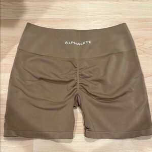 Alphalete Amplify Shorts 4.5” - Chai